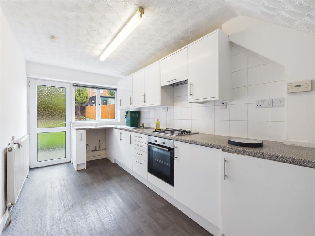 Property photo 3 of 9 Kitchen