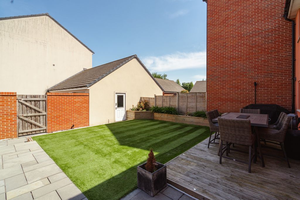 Property photo 2 of 25 9