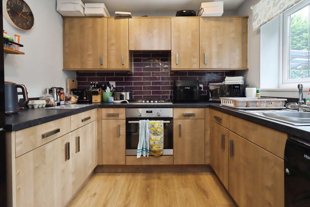 Property photo 3 of 13 Kitchen