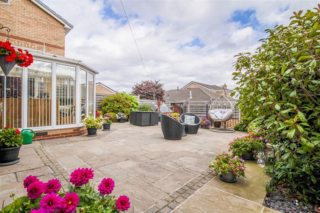 Property photo 2 of 14 Outside