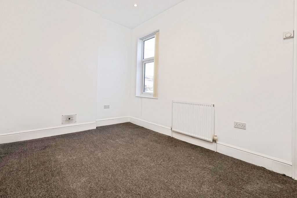 Property photo 3 of 17 Photo
