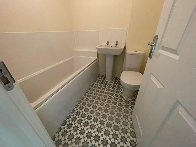 Property photo 3 of 14 Bathroom.Jpg