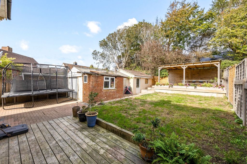 Property photo 2 of 18