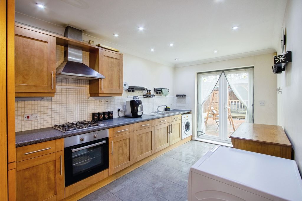 Property photo 2 of 21 Kitchen