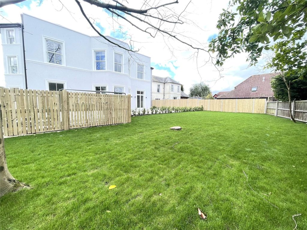 Property photo 3 of 9 Communal Garden