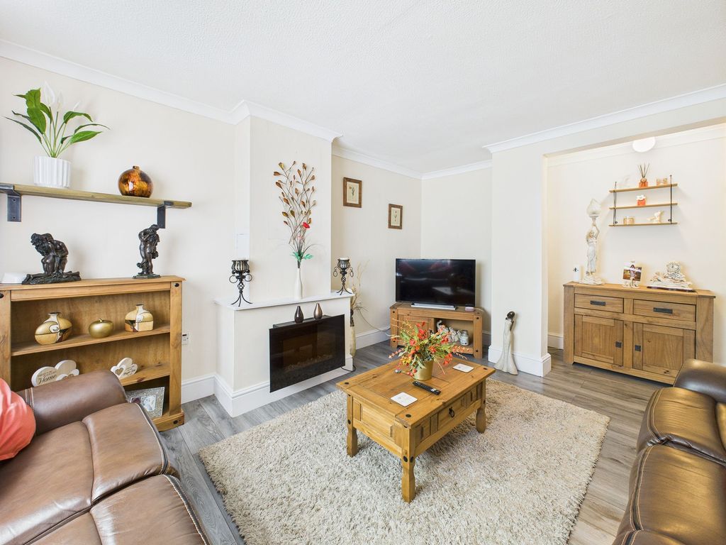 Property photo 2 of 14 Lounge