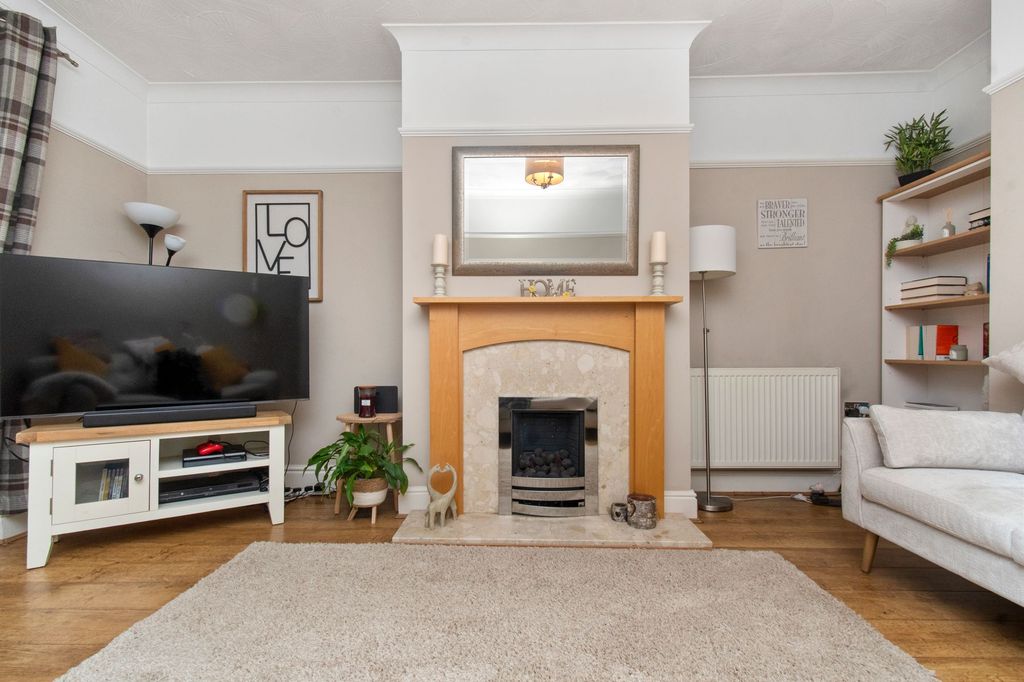 Property photo 3 of 27