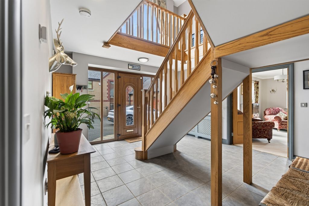 Property photo 3 of 11