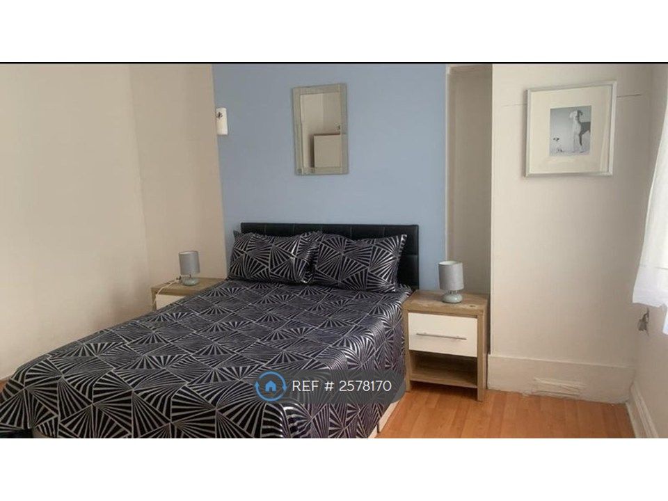 Property photo 2 of 8 Bedroom 2