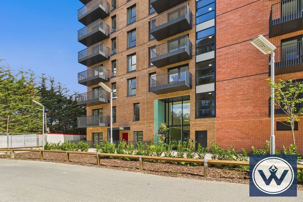 Property photo 1 of 13 (Main)