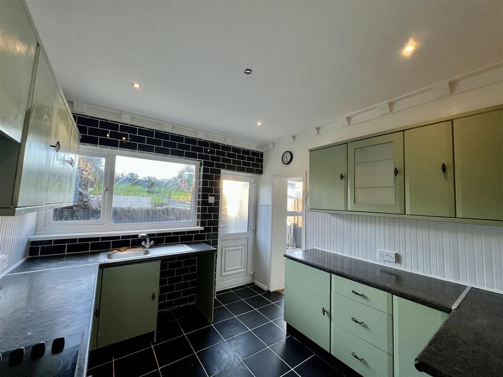 Property photo 3 of 16 Kitchen