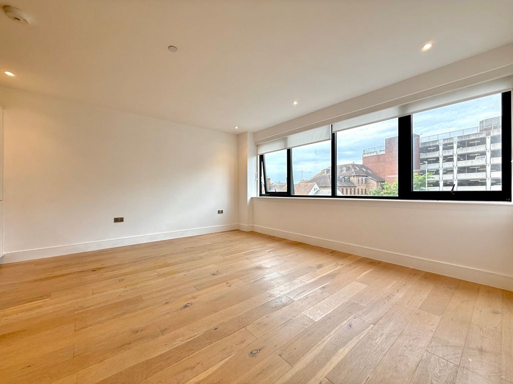 Property photo 1 of 6 Living Room