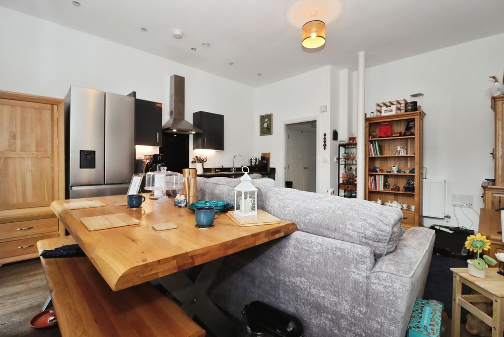 Property photo 2 of 16 Pbox-Img.Jpg