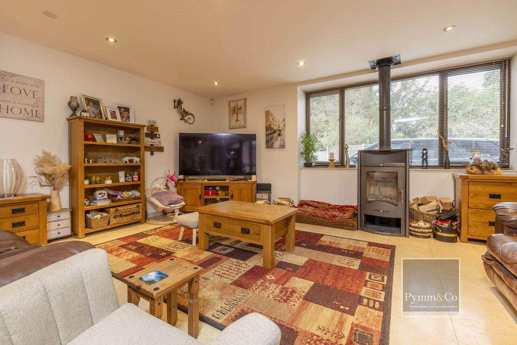 Property photo 2 of 21