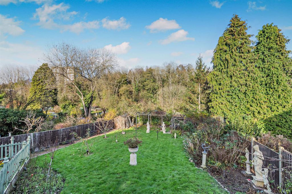 Property photo 2 of 29 8670652-Exterior02-800.Jpg