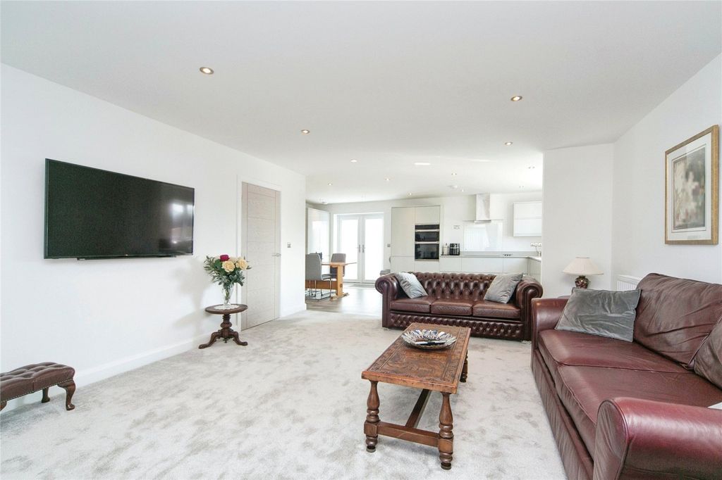 Property photo 3 of 15 Picture No. 12