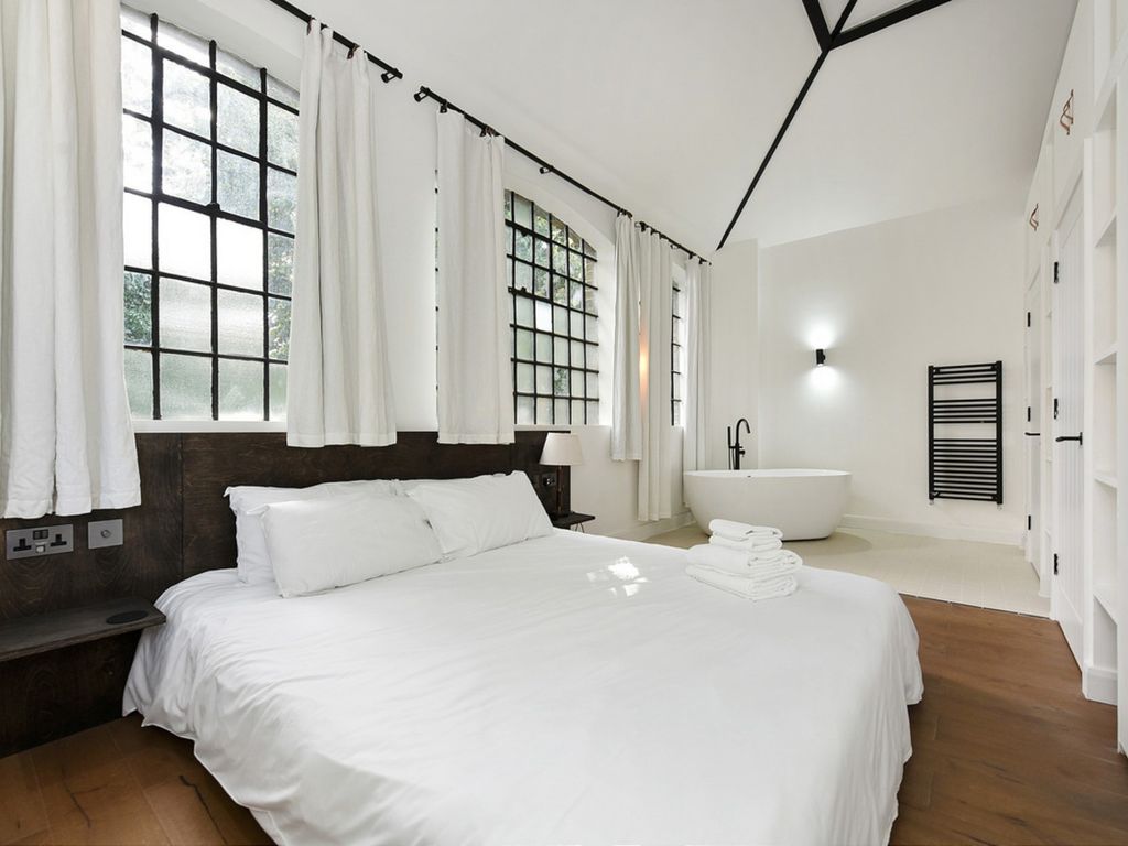 Property photo 3 of 32