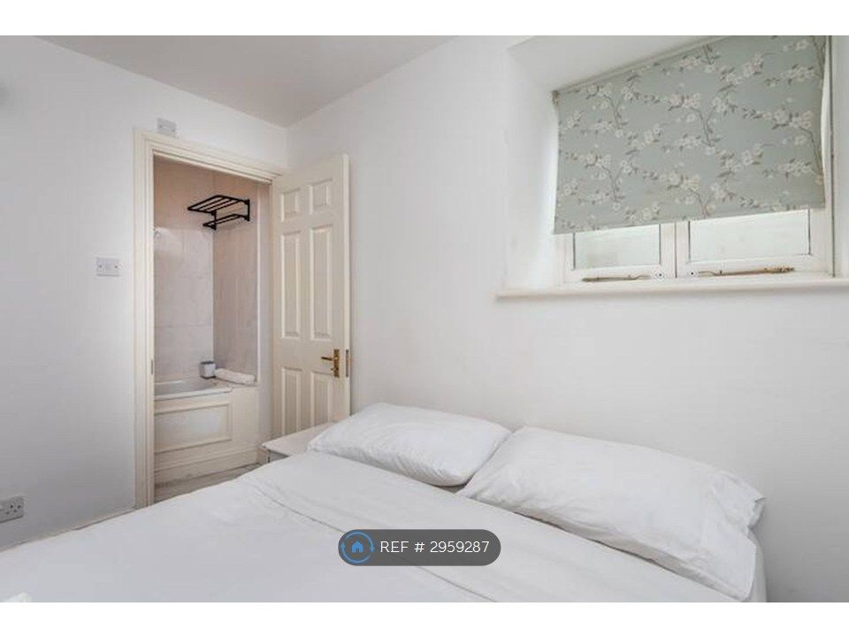 Property photo 1 of 11 Bedroom2