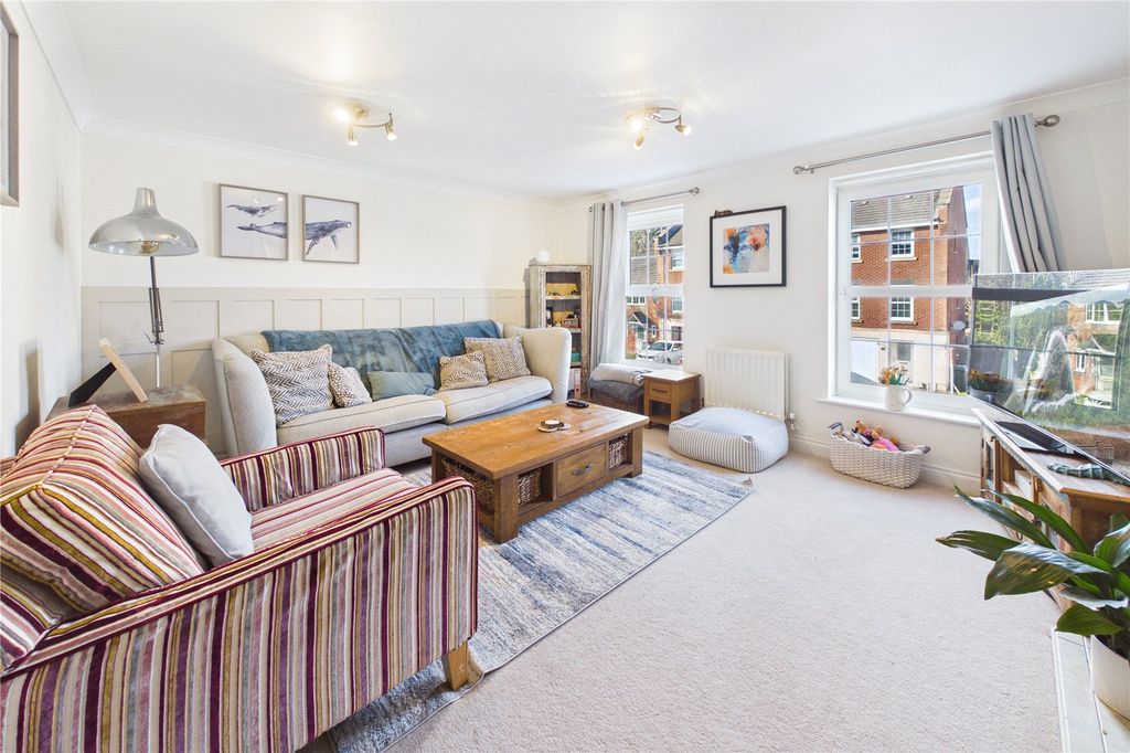 Property photo 2 of 20 Living Room