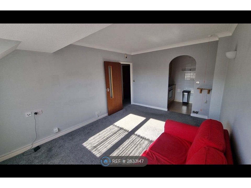 Property photo 3 of 15 Lounge