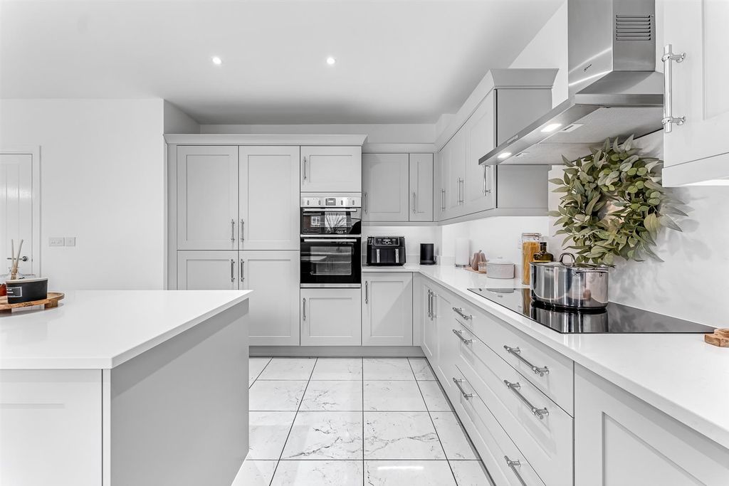 Property photo 3 of 38 P1700056_7_8_9.Jpg