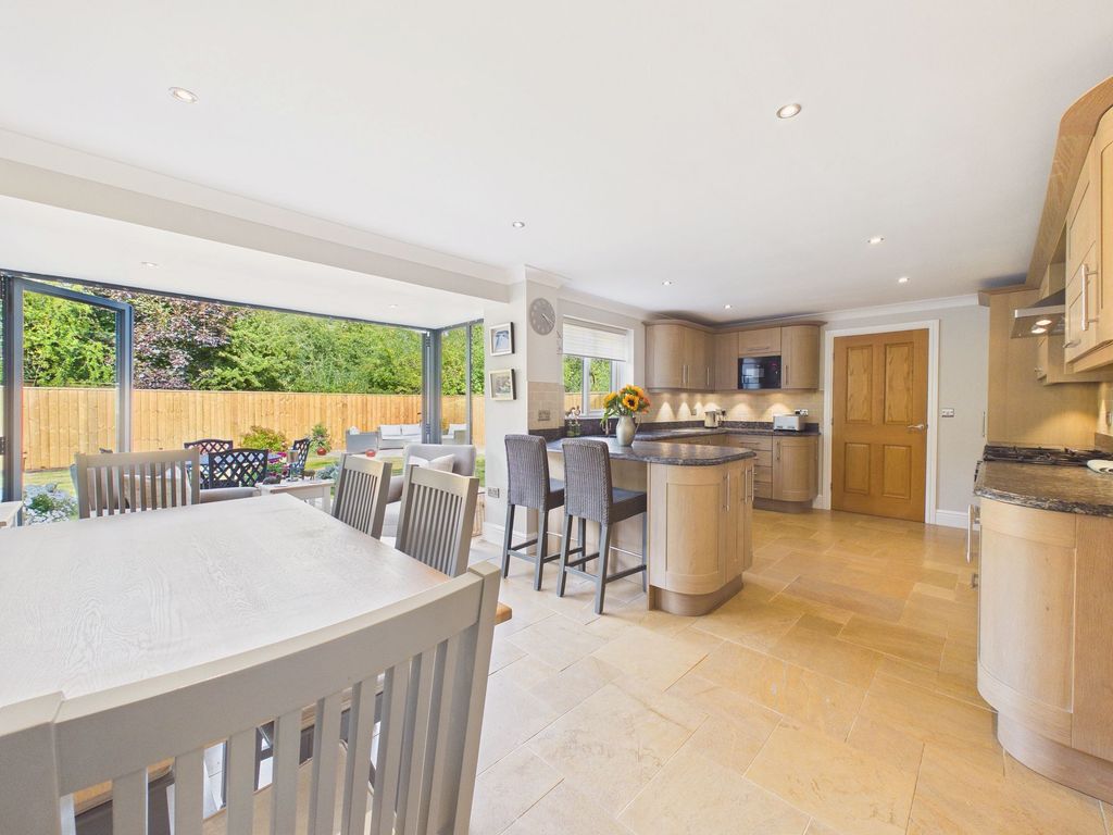 Property photo 2 of 25 Dining Kitchen