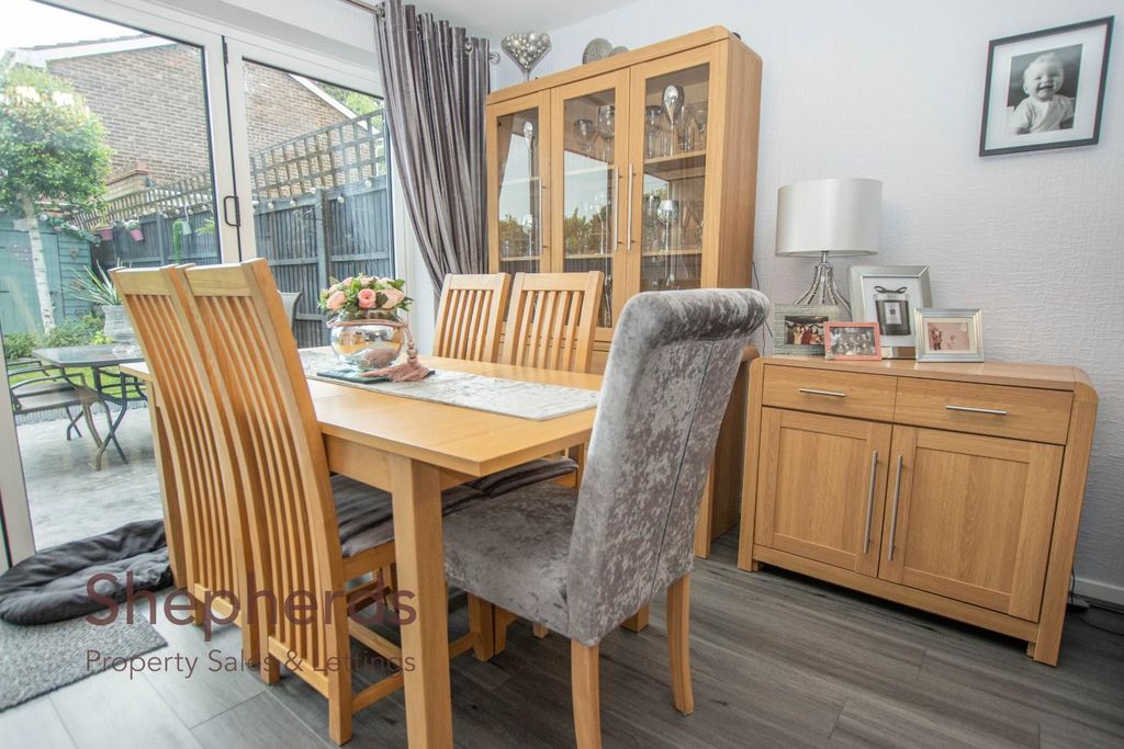 Property photo 3 of 14 Dining Room