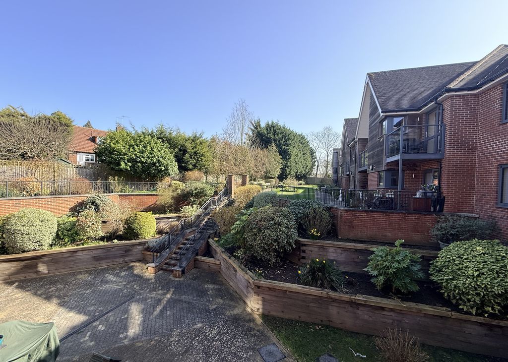 Property photo 3 of 19 Lounge View