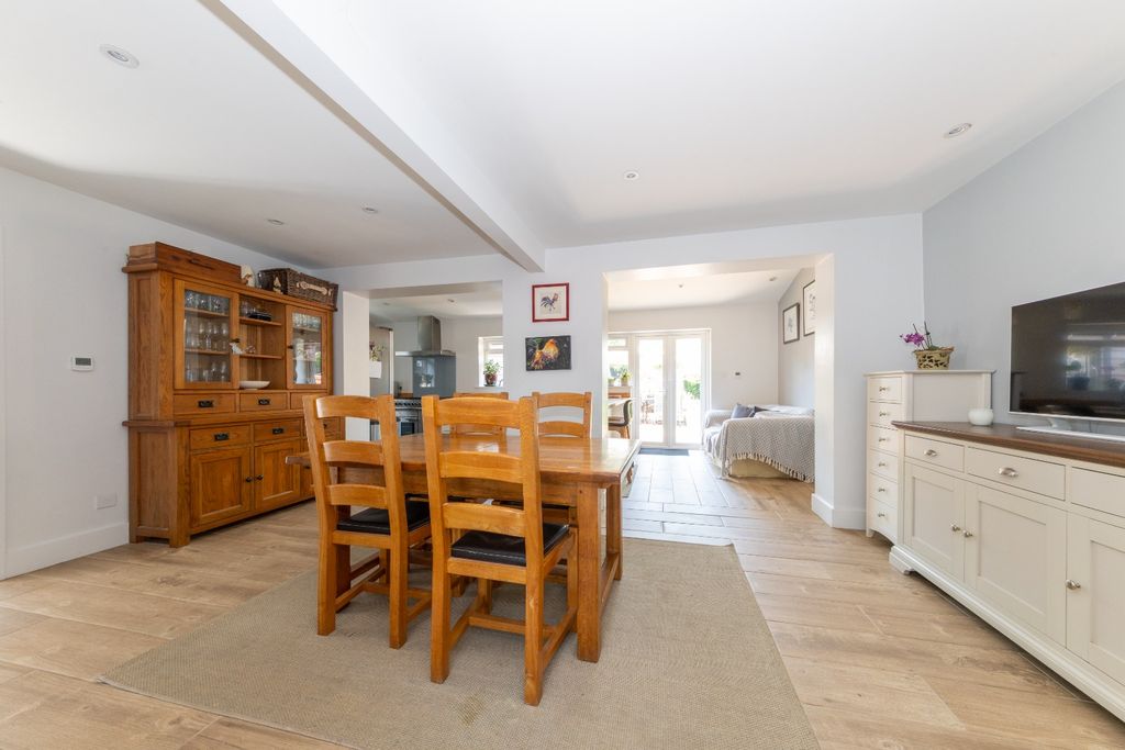 Property photo 3 of 22 5277852