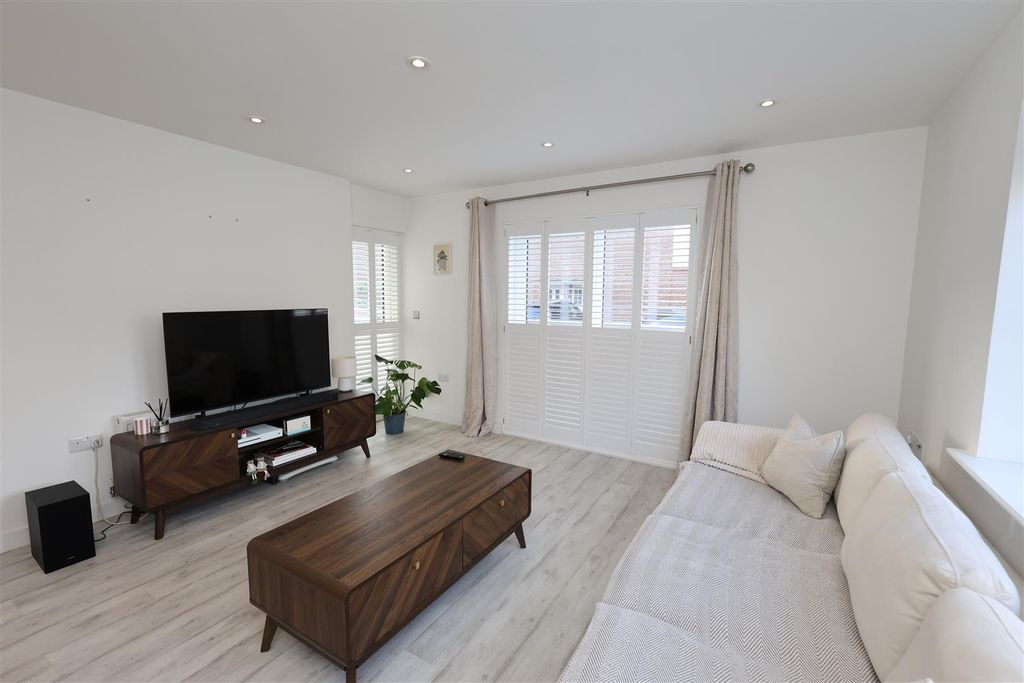 Property photo 2 of 18 Reception Room