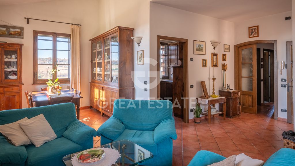 Property photo 2 of 80 Interiors