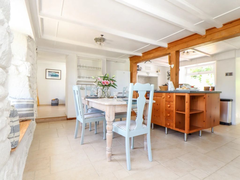 Property photo 2 of 23 5240925