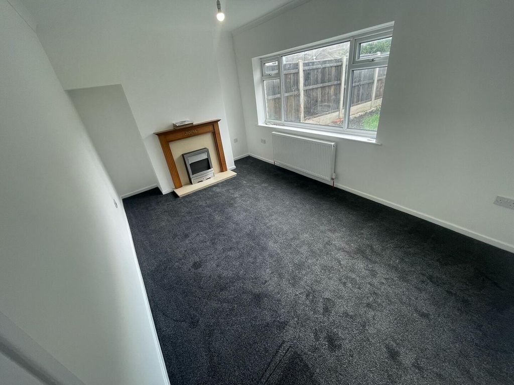Property photo 3 of 19 Living Room