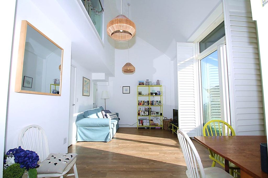 Property photo 1 of 13 Spacious Living Area