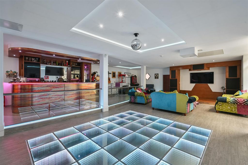 Property photo 3 of 44 Crazes-82.Jpg