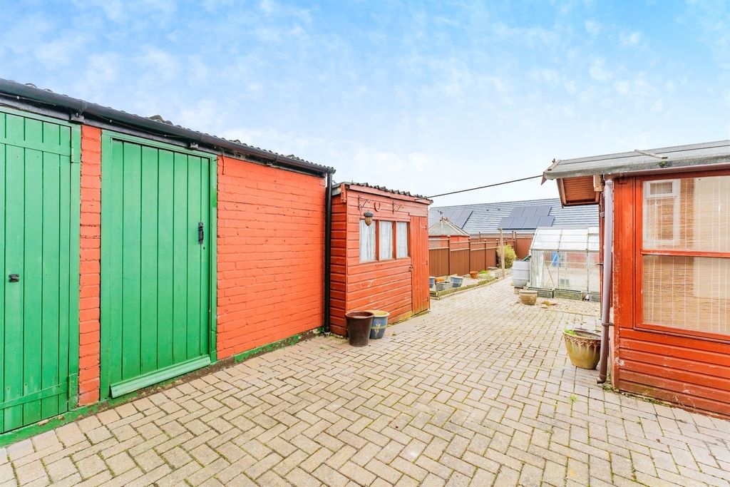 Property photo 2 of 17
