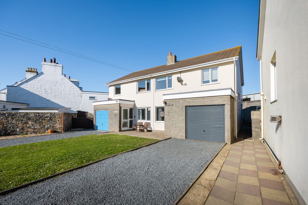 Property photo 2 of 20