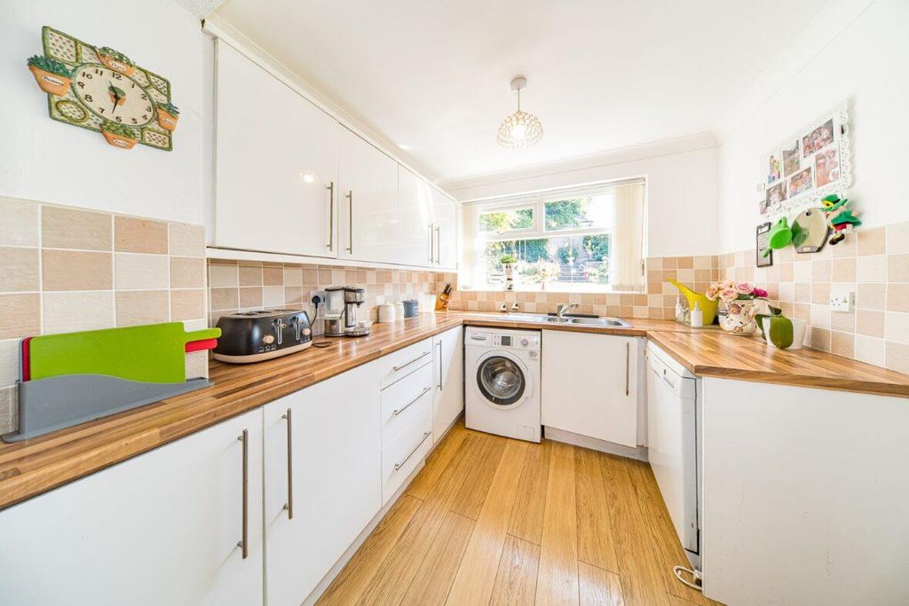 Property photo 2 of 18 9 Pratt Road Kitchen 2.Jpg