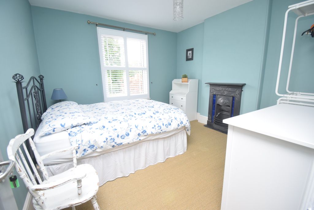 Property photo 3 of 15 Bedroom 3 (3)