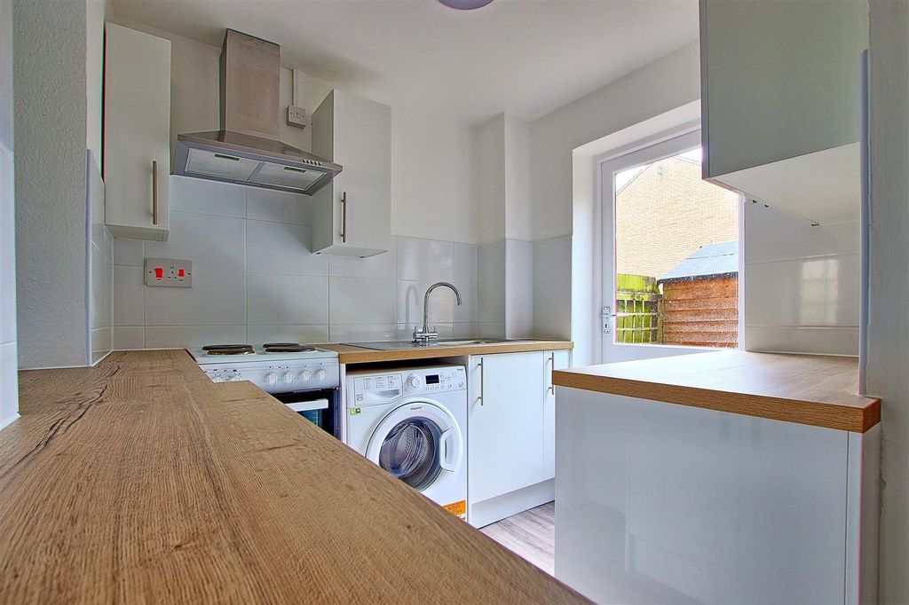 Property photo 2 of 8 Kitchen.Jpg