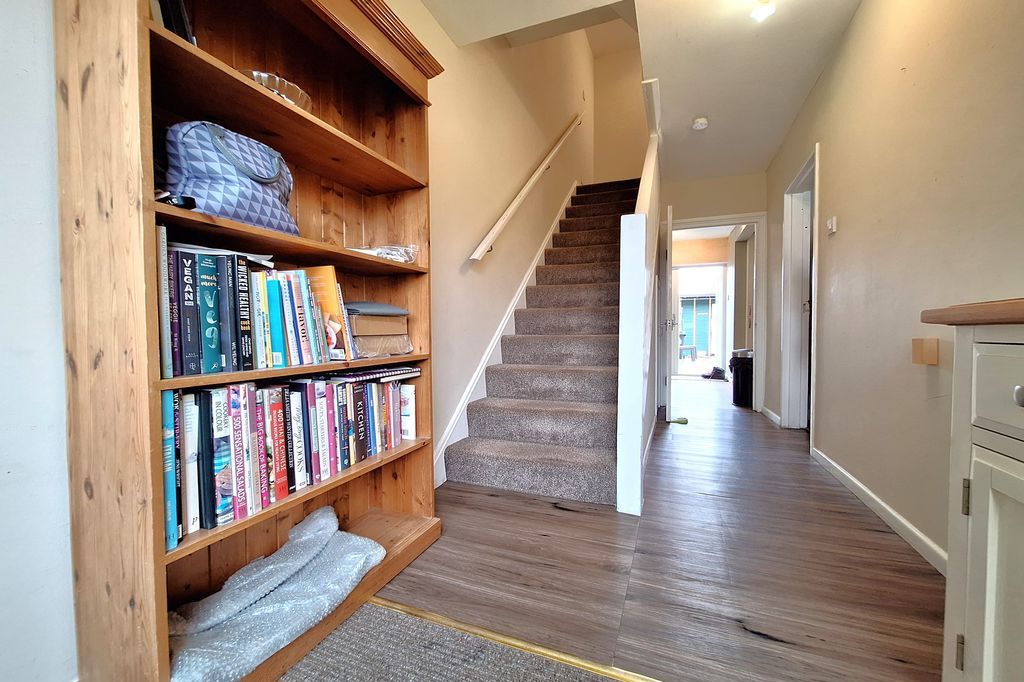 Property photo 3 of 19 Hallway