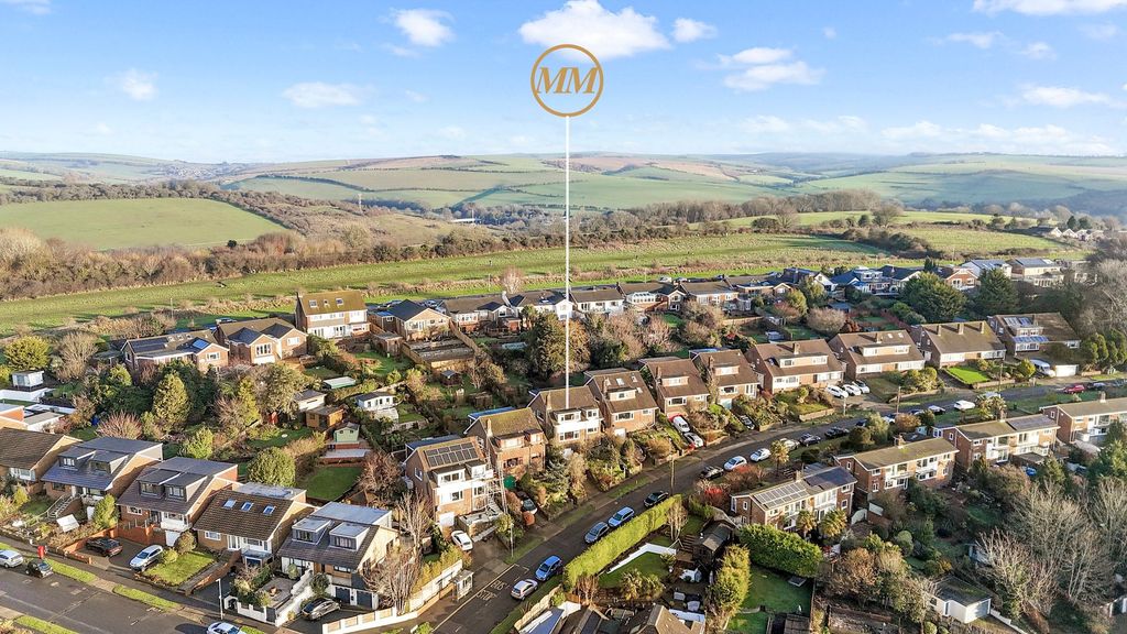 Property photo 1 of 33