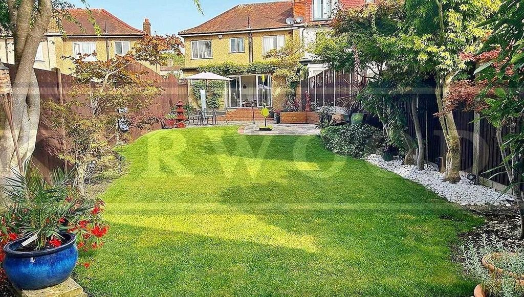 Additional image 26 of 4 bed semi-detached house for saleKingshill Avenue, Hayes UB4