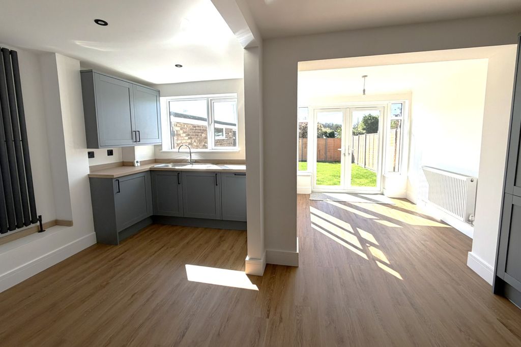 Property photo 3 of 17 Gallery