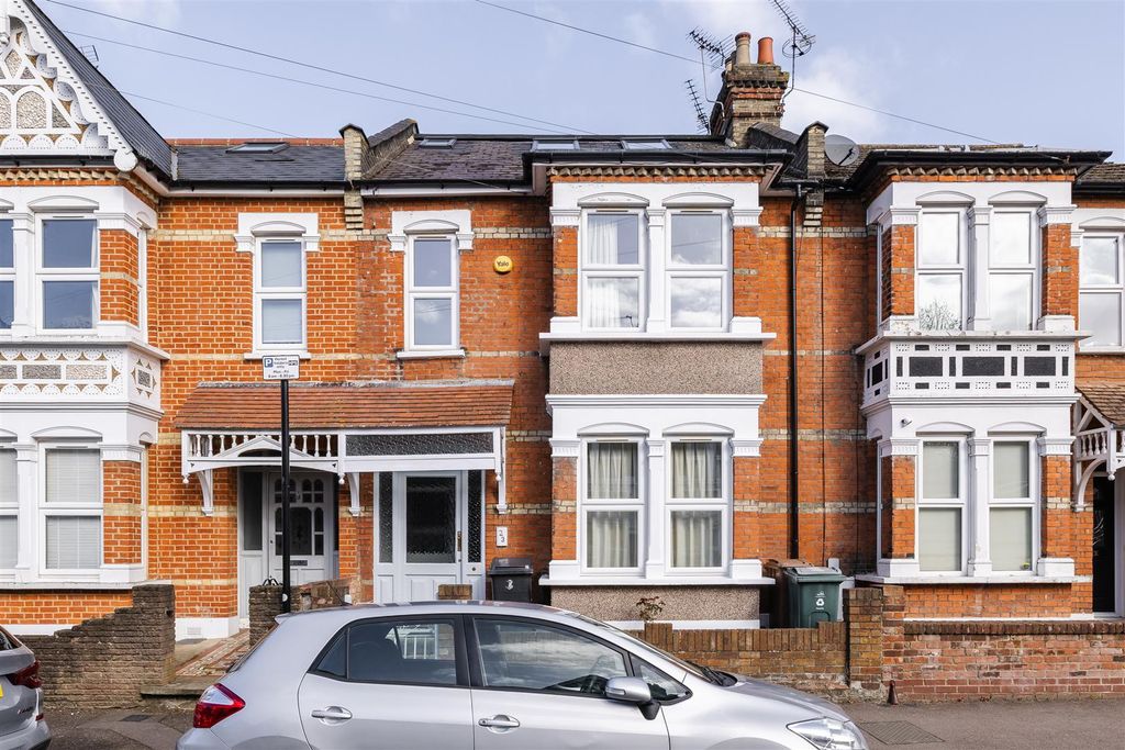 Property photo 1 of 26 Vincent Road, E4