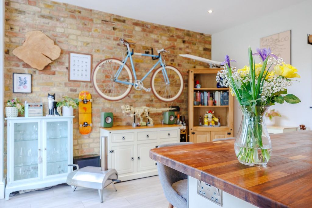 Property photo 2 of 25 Kitchen / Diner