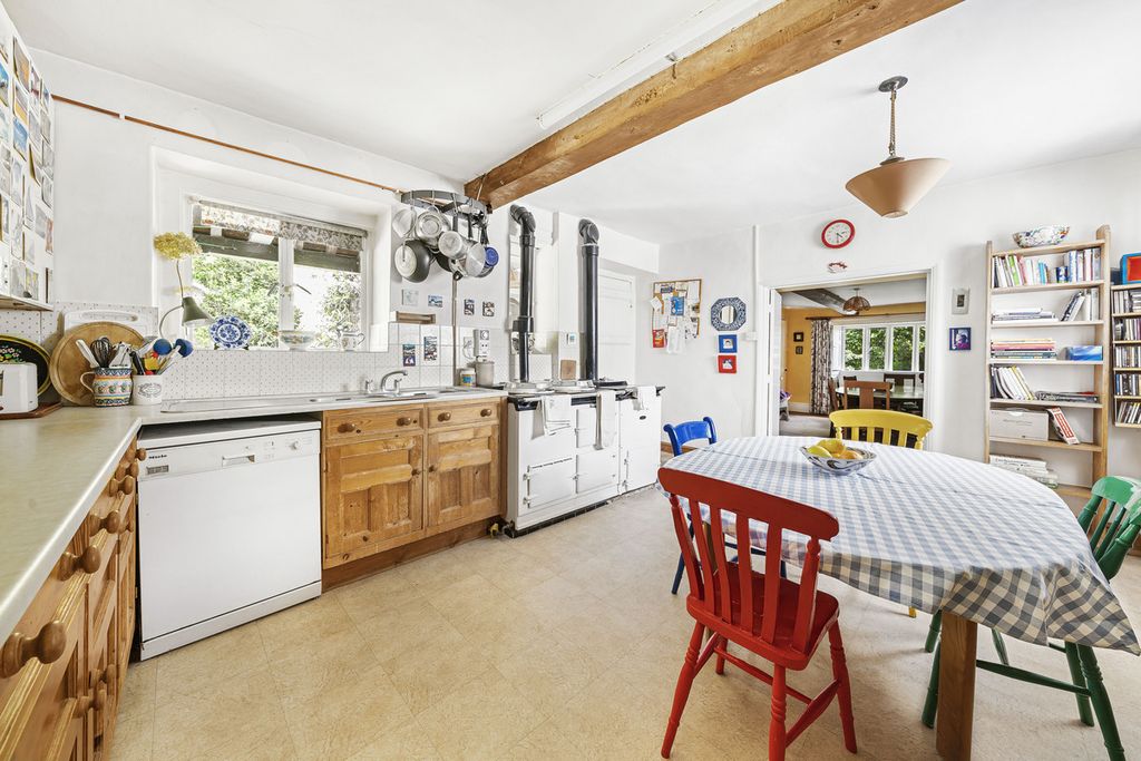 Property photo 3 of 28