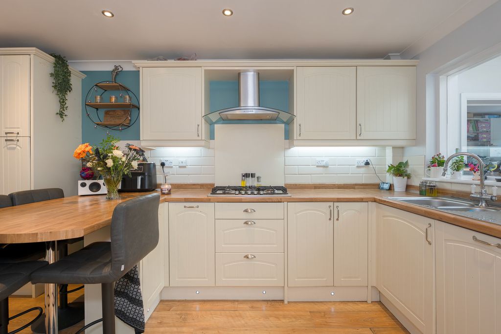 Property photo 3 of 24