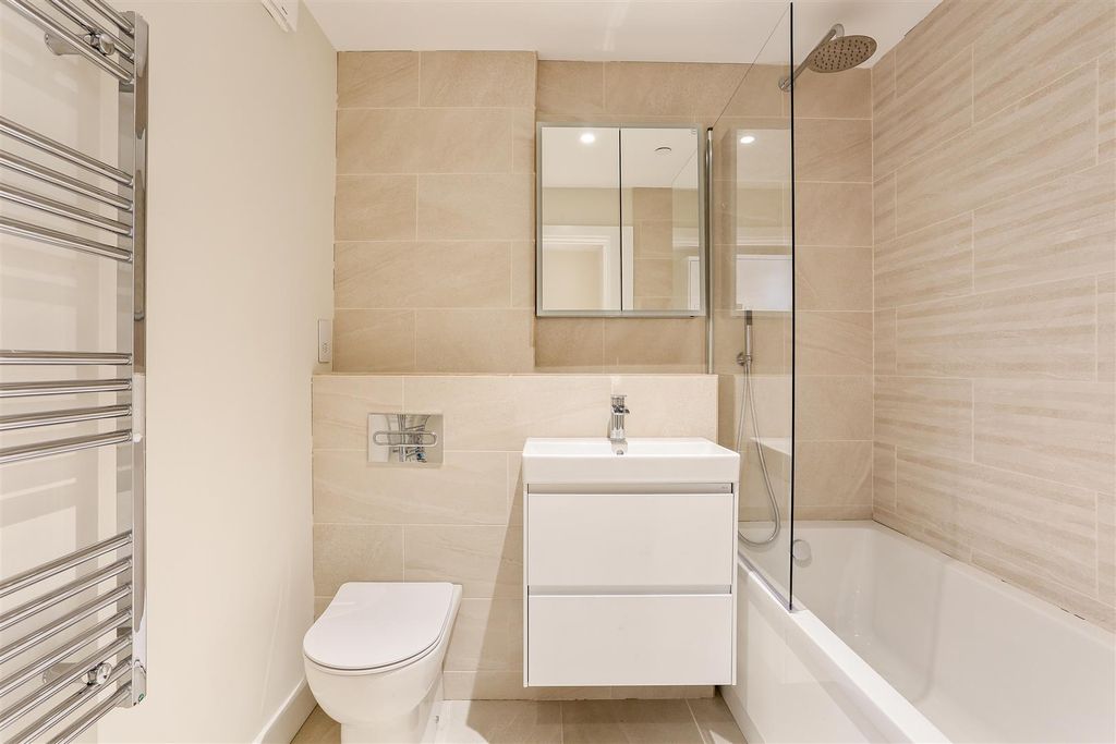 Property photo 3 of 25 1469541018 - Campbell House, High Steet, Kt1719.Jp