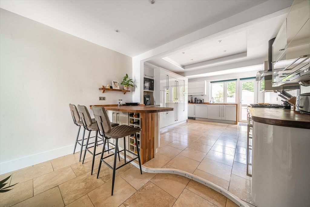 Property photo 2 of 24 Image